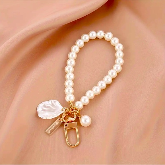 Pearl bracelet key chains with gold hardware shells resin, lobster clasp - Picture 4 of 8